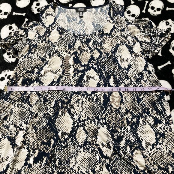 JONES NEW YORK Black snake print cold shoulder short sleeve top ~ MEDIUM LARGE - Picture 10 of 15